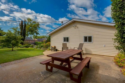 228 Maple Court Crescent Se, Calgary, AB - Outdoor With Deck Patio Veranda