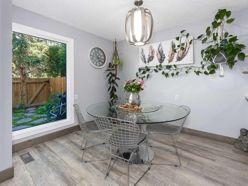 5-93 Grier Place Ne, Calgary, AB - Indoor Photo Showing Dining Room