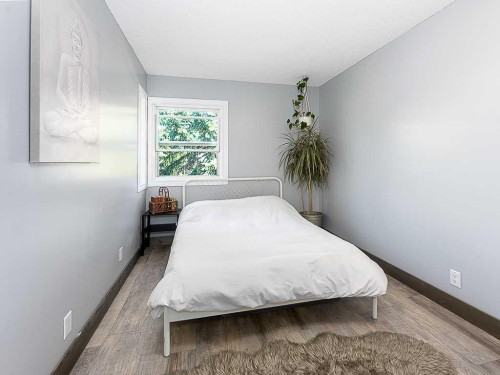 5-93 Grier Place Ne, Calgary, AB - Indoor Photo Showing Bedroom