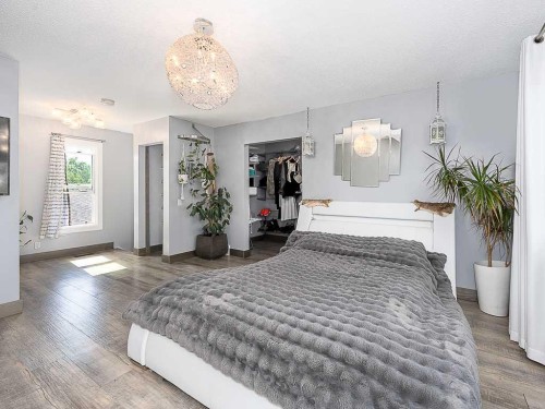 5-93 Grier Place Ne, Calgary, AB - Indoor Photo Showing Bedroom