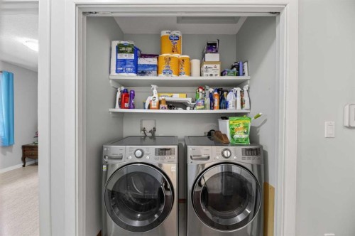 1514 Mary Place, Didsbury, AB - Indoor Photo Showing Laundry Room