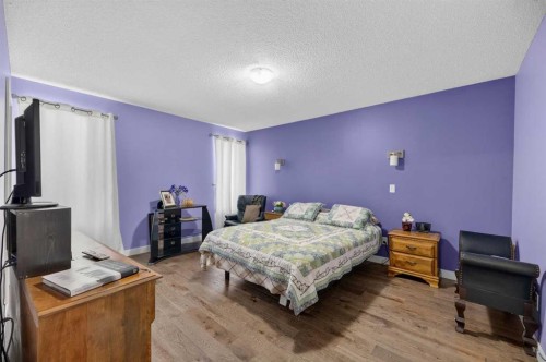1514 Mary Place, Didsbury, AB - Indoor Photo Showing Bedroom