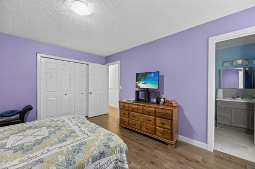 1514 Mary Place, Didsbury, AB - Indoor Photo Showing Bedroom