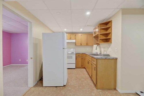 1514 Mary Place, Didsbury, AB - Indoor Photo Showing Kitchen