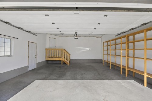 1514 Mary Place, Didsbury, AB - Indoor Photo Showing Garage