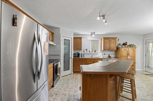1514 Mary Place, Didsbury, AB - Indoor Photo Showing Kitchen With Double Sink