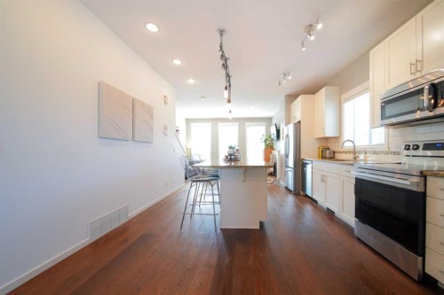 211 Copperpond Common Se, Calgary, AB - Indoor Photo Showing Kitchen