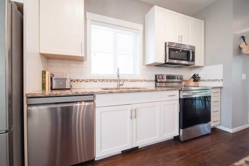 211 Copperpond Common Se, Calgary, AB - Indoor Photo Showing Kitchen