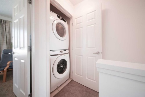 211 Copperpond Common Se, Calgary, AB - Indoor Photo Showing Laundry Room