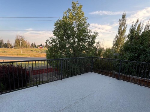 226 Gateway Manor South, Lethbridge, AB - Outdoor