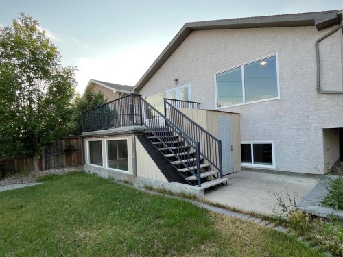 226 Gateway Manor South, Lethbridge, AB - Outdoor With Exterior