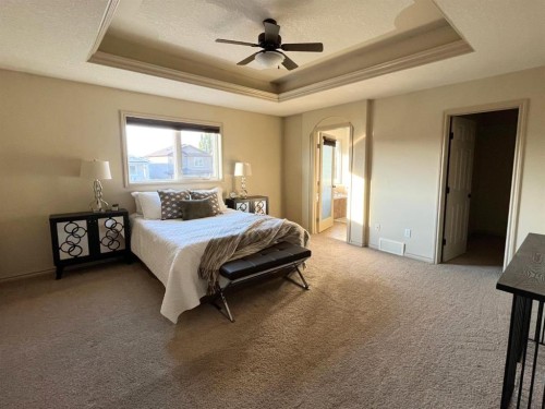 226 Gateway Manor South, Lethbridge, AB - Indoor Photo Showing Bedroom