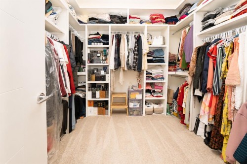 772 East Lakeview Road, Chestermere, AB - Indoor With Storage