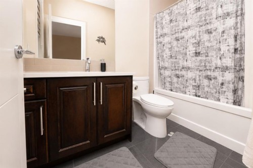 772 East Lakeview Road, Chestermere, AB - Indoor Photo Showing Bathroom