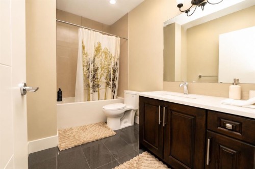 772 East Lakeview Road, Chestermere, AB - Indoor Photo Showing Bathroom