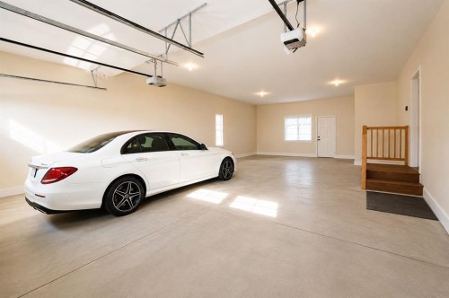 772 East Lakeview Road, Chestermere, AB - Indoor Photo Showing Garage