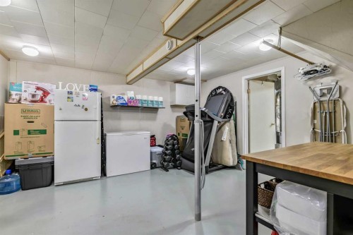 37 Erin Woods Place Se, Calgary, AB - Indoor