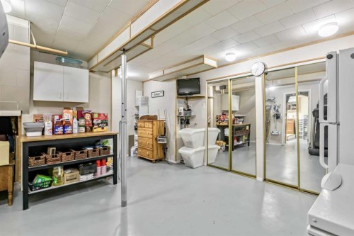 37 Erin Woods Place Se, Calgary, AB - Indoor