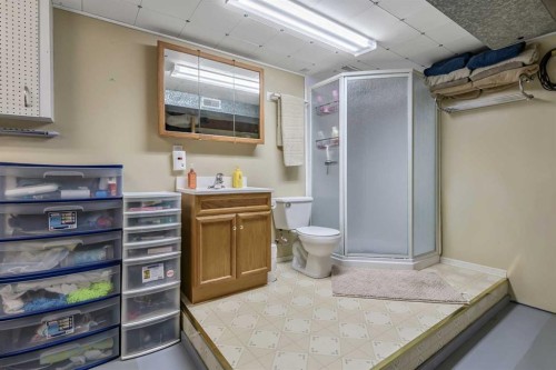 37 Erin Woods Place Se, Calgary, AB - Indoor