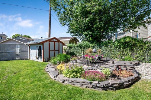37 Erin Woods Place Se, Calgary, AB - Outdoor