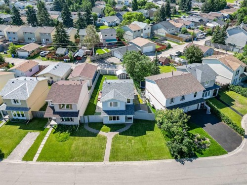 37 Erin Woods Place Se, Calgary, AB - Outdoor