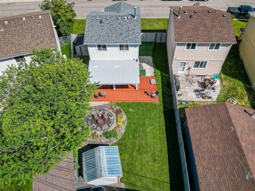 37 Erin Woods Place Se, Calgary, AB - Outdoor