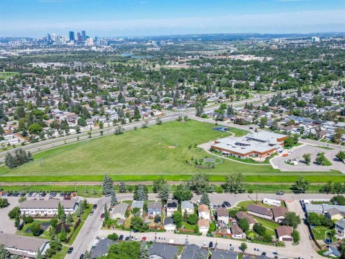 37 Erin Woods Place Se, Calgary, AB - Outdoor With View