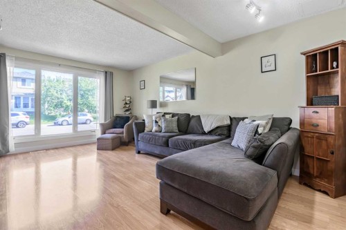 37 Erin Woods Place Se, Calgary, AB - Indoor Photo Showing Living Room
