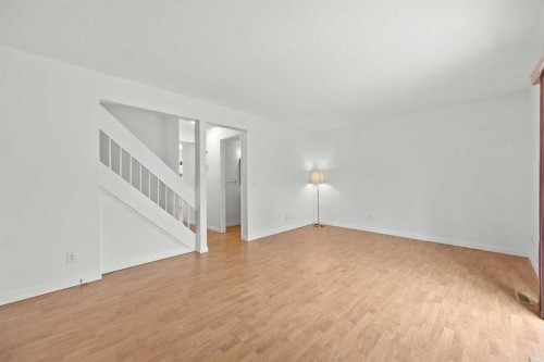 605-6223 31 Avenue Nw, Calgary, AB - Indoor Photo Showing Other Room
