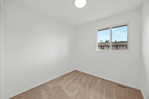 605-6223 31 Avenue Nw, Calgary, AB - Indoor Photo Showing Other Room