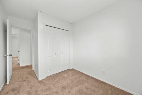 605-6223 31 Avenue Nw, Calgary, AB - Indoor Photo Showing Other Room