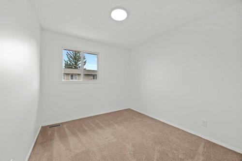 605-6223 31 Avenue Nw, Calgary, AB - Indoor Photo Showing Other Room