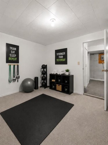 605-6223 31 Avenue Nw, Calgary, AB - Indoor Photo Showing Other Room