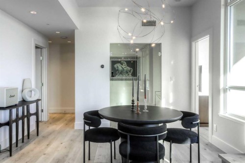 807-46 9 Street Ne, Calgary, AB - Indoor Photo Showing Other Room