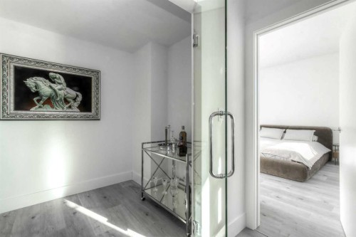 807-46 9 Street Ne, Calgary, AB - Indoor Photo Showing Other Room