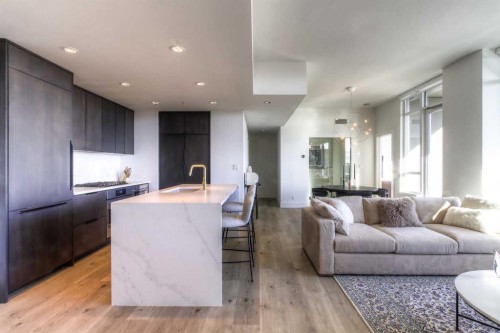 807-46 9 Street Ne, Calgary, AB - Indoor Photo Showing Other Room