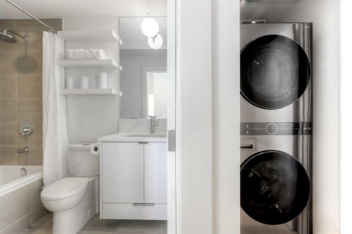 807-46 9 Street Ne, Calgary, AB - Indoor Photo Showing Bathroom