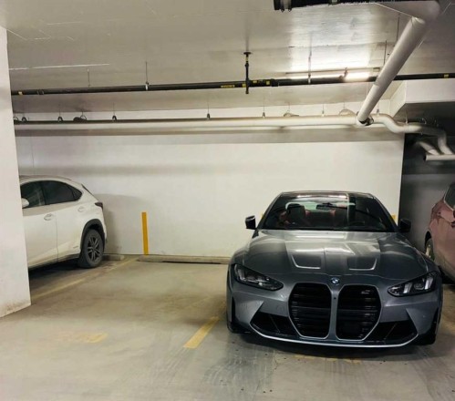 807-46 9 Street Ne, Calgary, AB - Indoor Photo Showing Garage