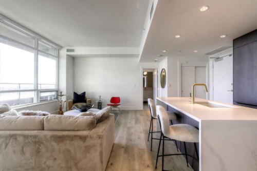 807-46 9 Street Ne, Calgary, AB - Indoor
