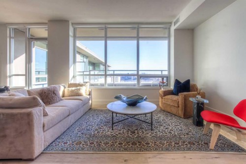 807-46 9 Street Ne, Calgary, AB - Indoor Photo Showing Living Room