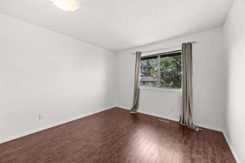 28 Templegreen Bay Ne, Calgary, AB - Indoor Photo Showing Other Room