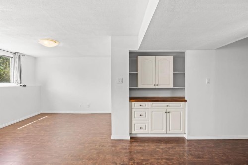 28 Templegreen Bay Ne, Calgary, AB - Indoor Photo Showing Other Room