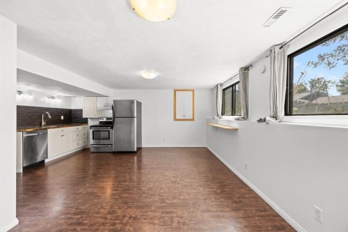 28 Templegreen Bay Ne, Calgary, AB - Indoor Photo Showing Kitchen
