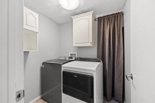 28 Templegreen Bay Ne, Calgary, AB - Indoor Photo Showing Laundry Room