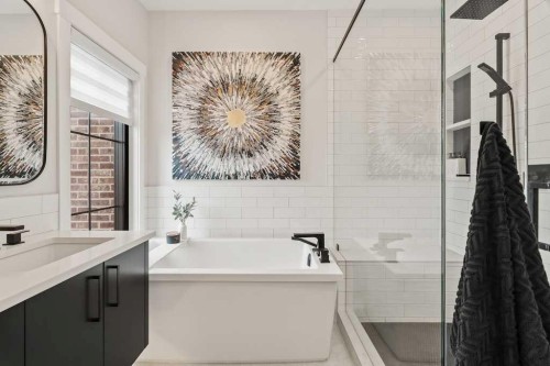 138 Discovery Drive Sw, Calgary, AB - Indoor Photo Showing Bathroom