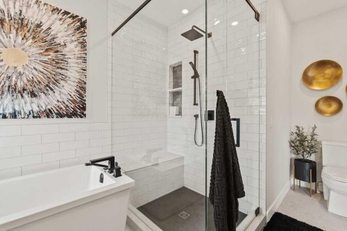 138 Discovery Drive Sw, Calgary, AB - Indoor Photo Showing Bathroom