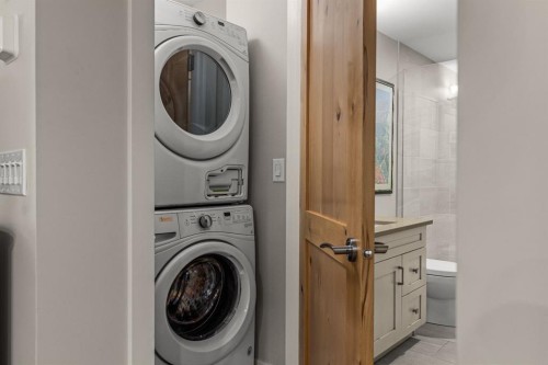 102-707 Spring Creek Drive, Canmore, AB - Indoor Photo Showing Laundry Room