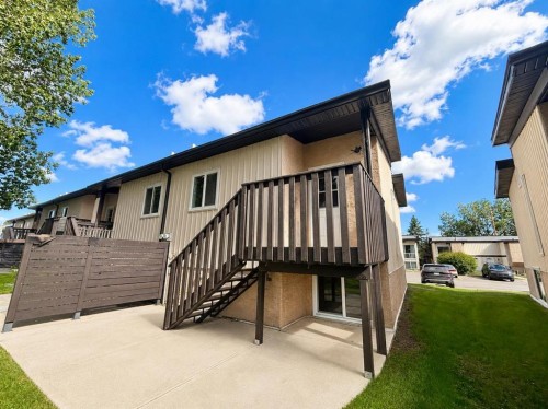 129 Oaktree Lane Sw, Calgary, AB 
