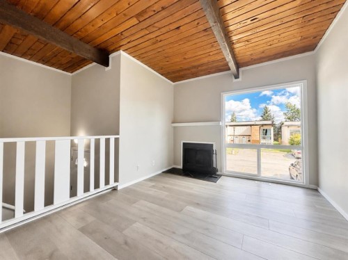 129 Oaktree Lane Sw, Calgary, AB 