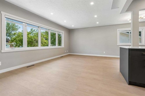 4319 19 Street Nw, Calgary, AB - Indoor Photo Showing Other Room